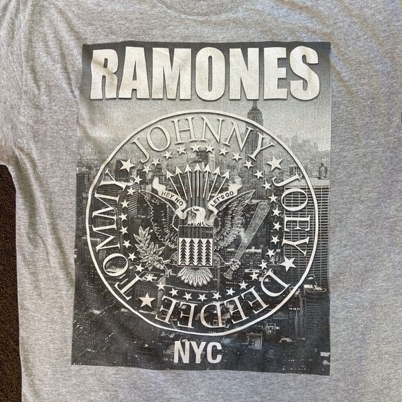 VTG Ramones Unisex Y2K Gray Presidential Grunge T Shirt Size Medium NYC Skyline - Picture 1 of 9